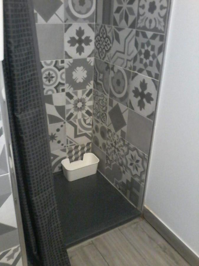 Pequeno Alojamiento Con Mini Piscina - No Climatizada Valence Extérieur photo